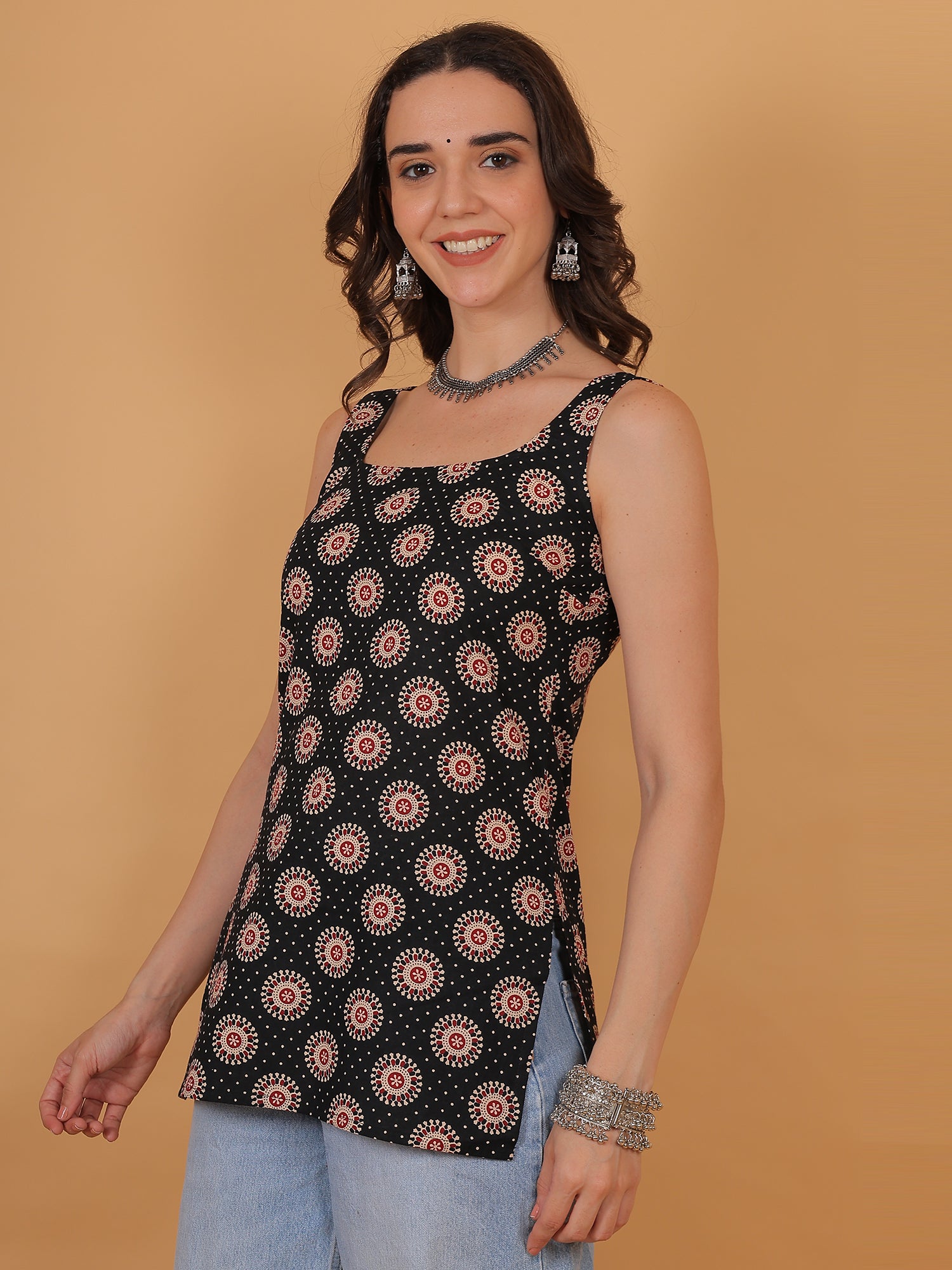 Office wear outfit idea: Black sleeveless printed kurti styled with silver oxidized necklace.