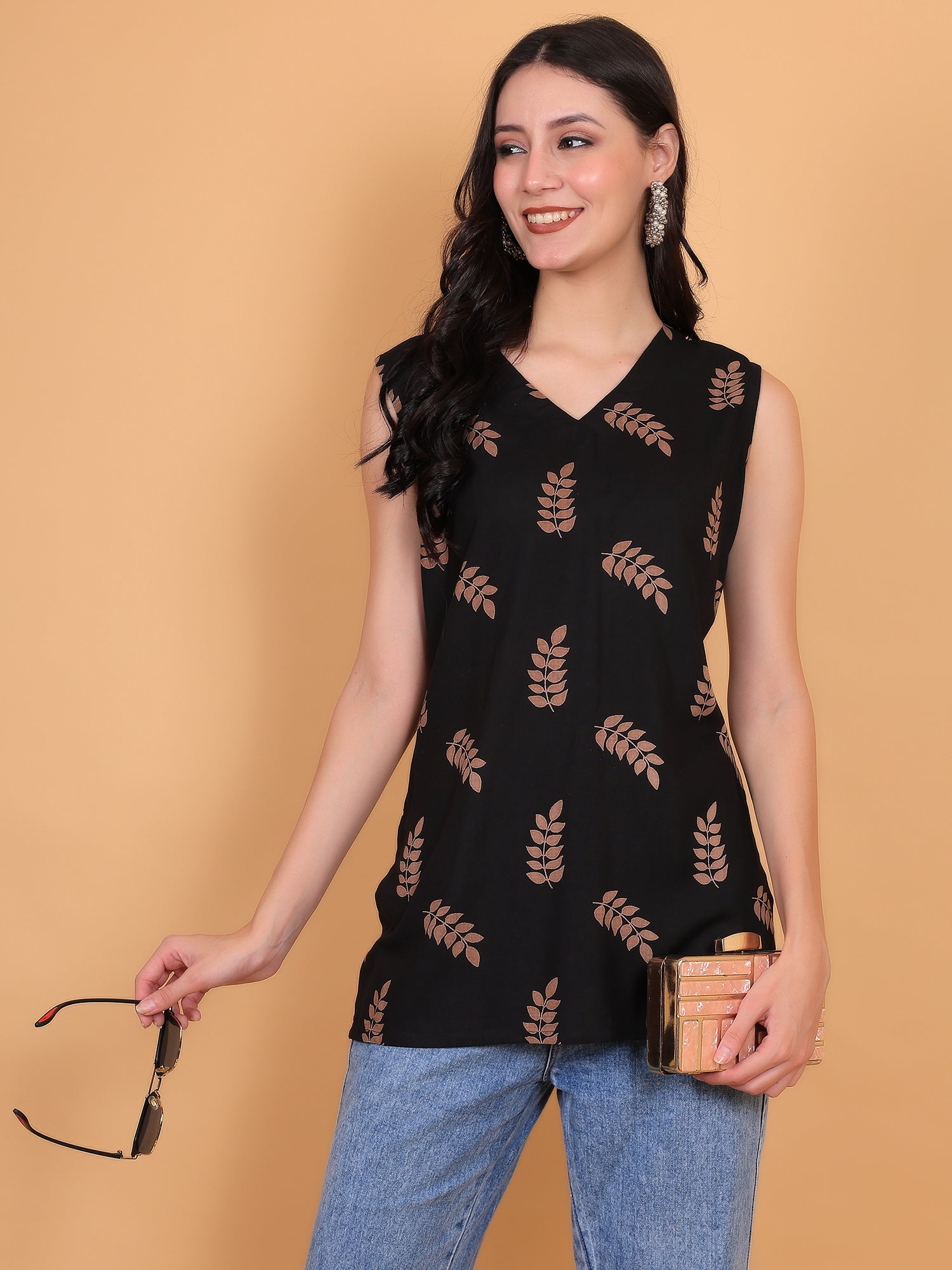 Zuacc black sleeveless kurti for college