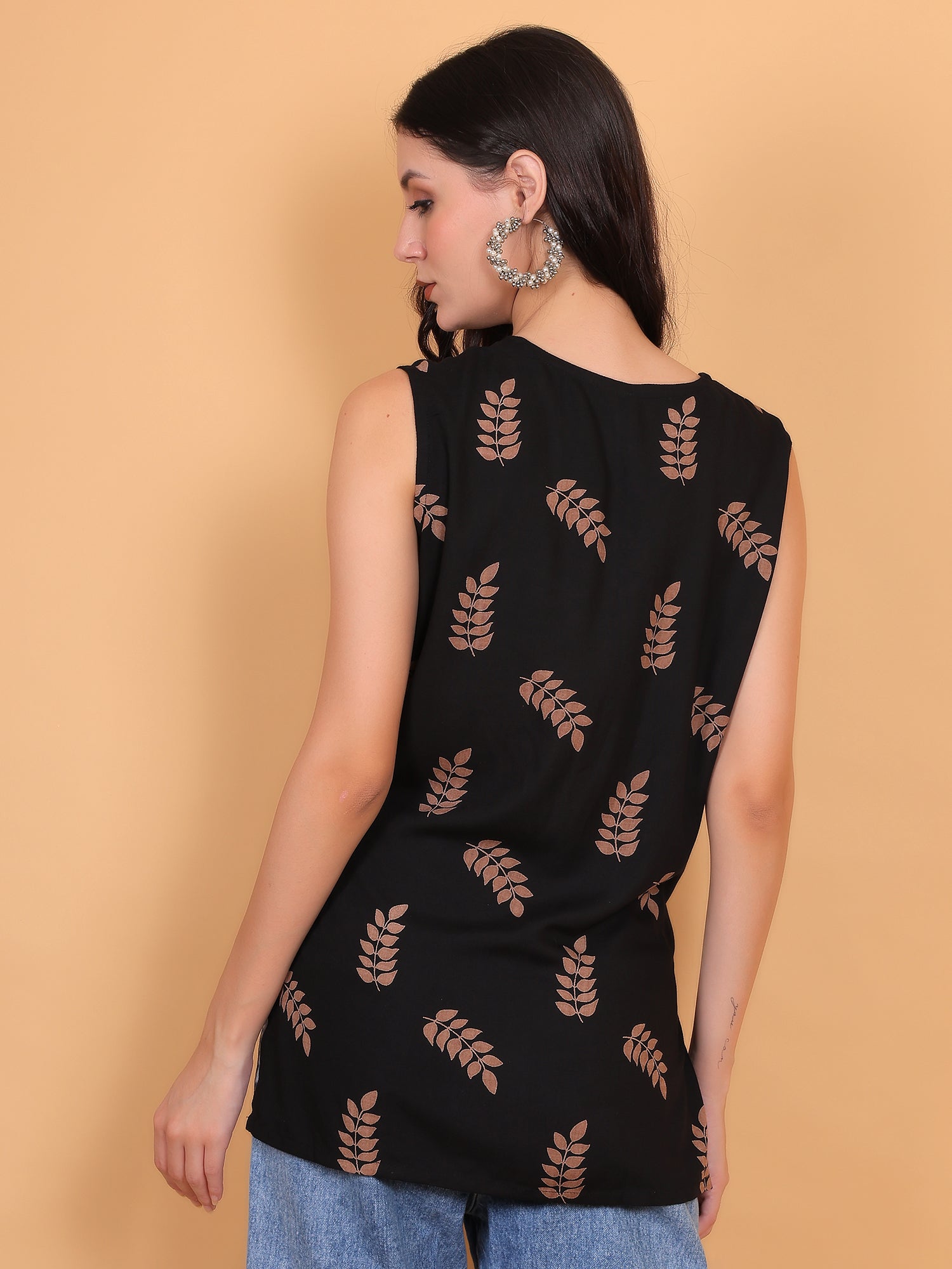 Zuacc Women black sleeveless kurti with leaf pattern 