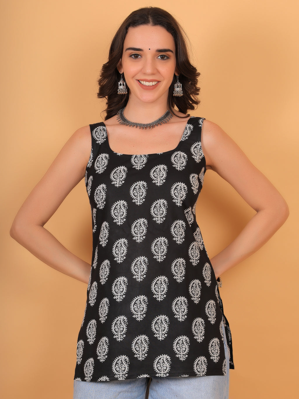 Model smiling in Kaashni sleeveless kurti with white paisley block print.