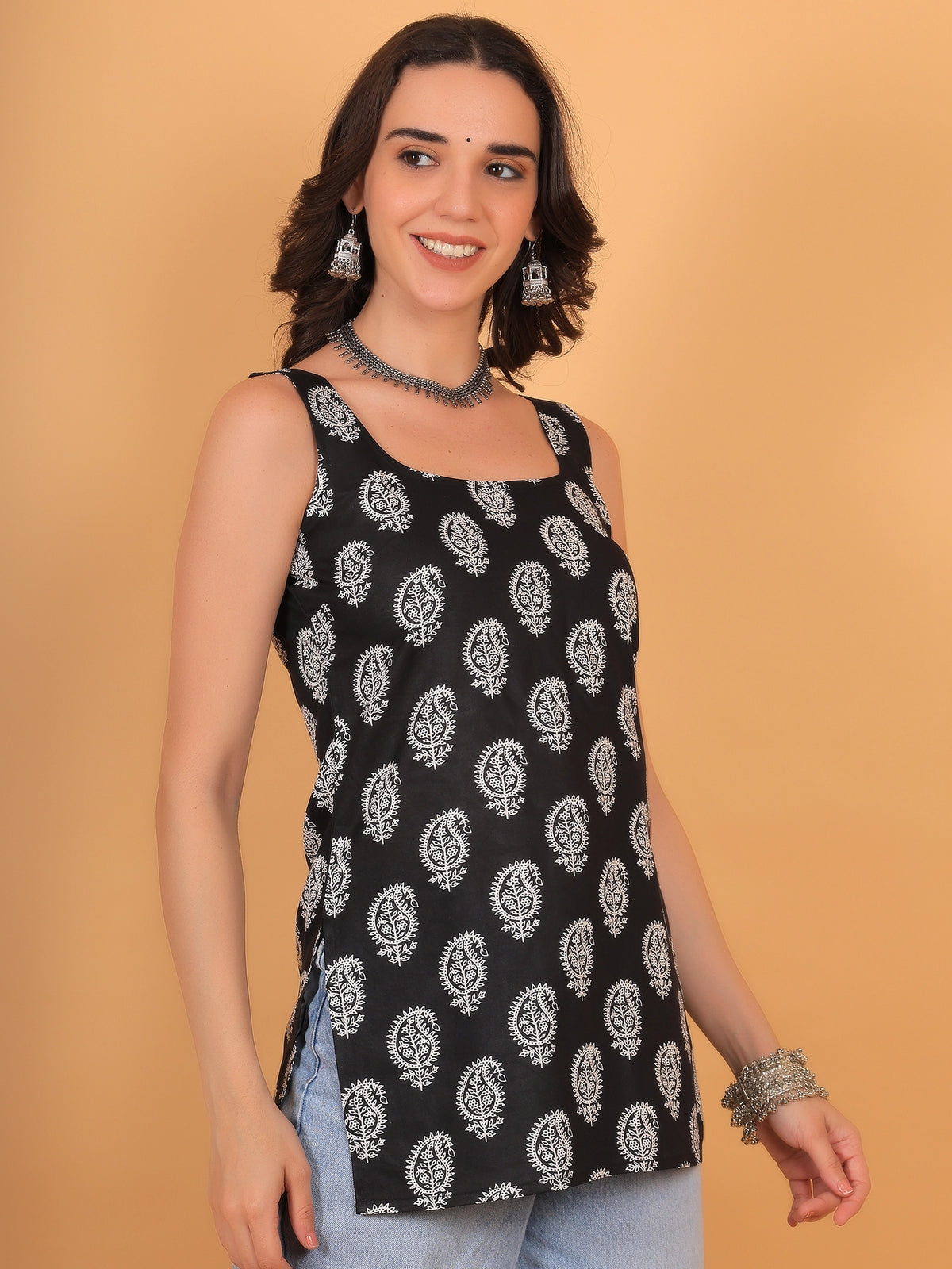 Side view of black sleeveless Kaashni print kurti with side slit for women